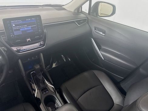 Used 2022 Toyota Corolla Cross XLE w/ Convenience Package image 24