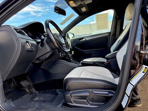 Used 2017 Volkswagen Jetta Sport image 12