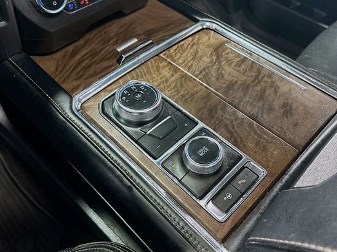 Used 2018 Ford Expedition Max Platinum image 18