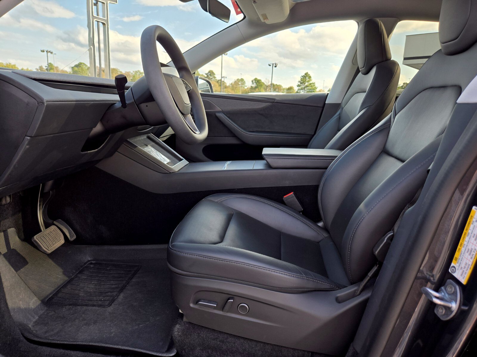 Used 2026 Tesla Model Y 2WD image 9