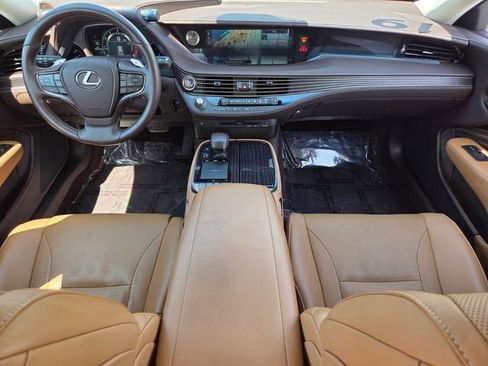 Used 2019 Lexus LS 500 w/ Accessory Package (Z2) RWD image 15