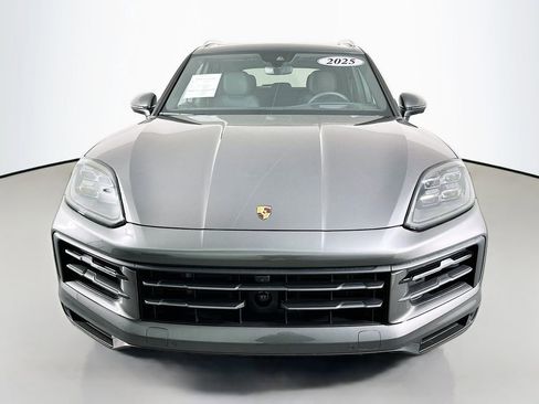 Certified 2025 Porsche Cayenne AWD/4WD image 6