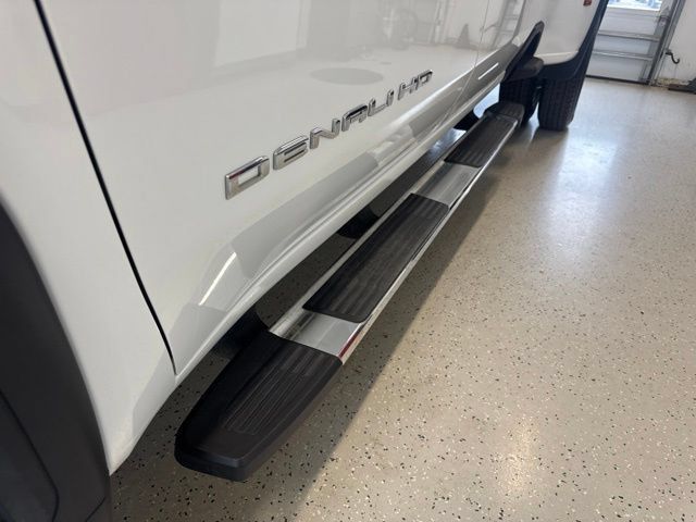 Used 2025 GMC Sierra 3500 Denali AWD/4WD image 11