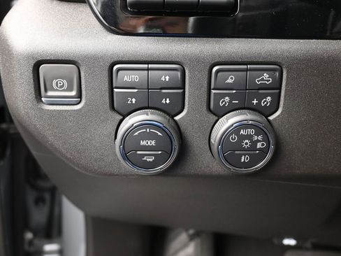 Used 2023 Chevrolet Silverado 1500 High Country w/ Technology Package image 40