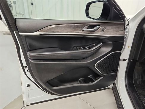 Used 2021 Jeep Grand Cherokee L Limited image 29