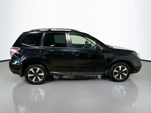 Used 2018 Subaru Forester 2.5i Premium w/ All-Weather Package AWD/4WD image 5