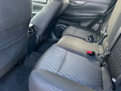 Used 2019 Nissan Rogue SV image 12