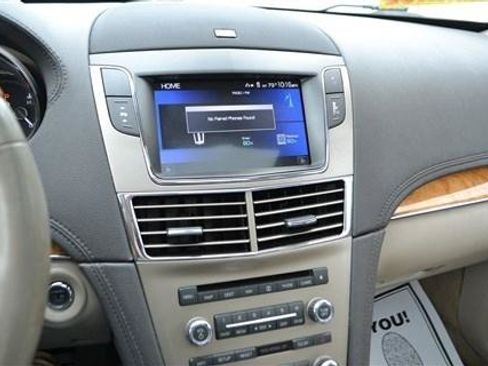 Used 2011 Lincoln MKT AWD w/ 101A Rapid Spec Order Code image 15