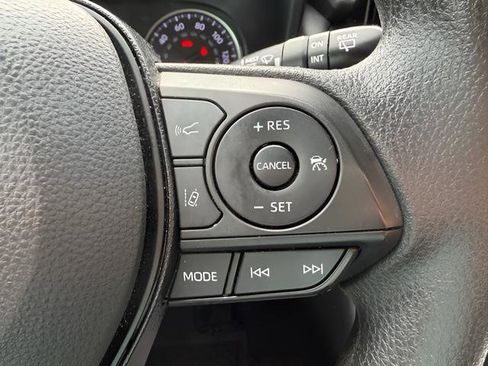 Used 2021 Toyota RAV4 XLE image 19