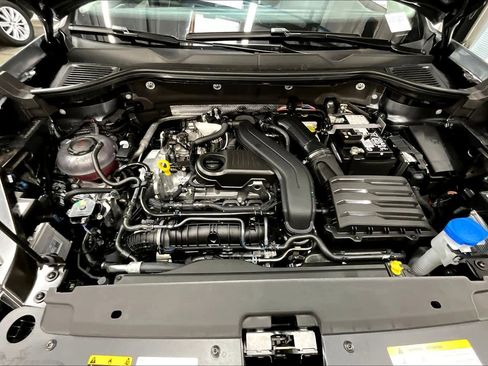 New 2026 Volkswagen Taos SE image 13