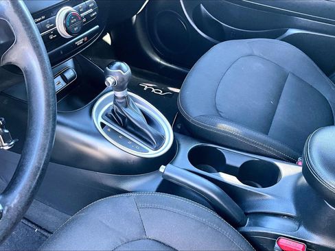Used 2018 Kia Soul + FWD image 13