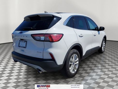 Used 2020 Ford Escape SE image 4