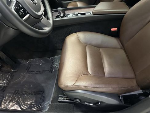 Used 2023 Volvo V60 B5 Cross Country Plus image 24