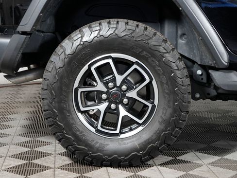 Used 2024 Jeep Wrangler Unlimited Rubicon w/ Dual Top Group AWD/4WD image 13