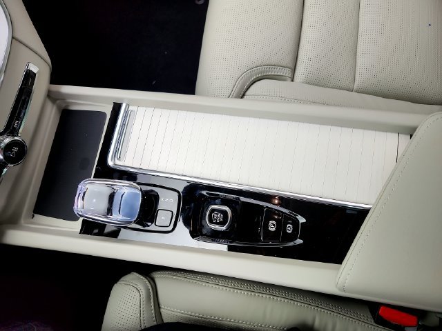 New 2026 Volvo XC60 T8 Ultra w/ Protection Package Premier AWD/4WD image 26