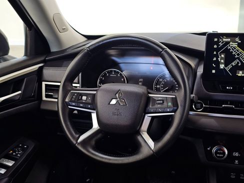 Used 2025 Mitsubishi Outlander SE AWD/4WD image 24