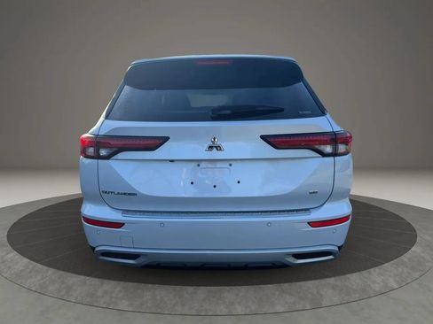 Used 2022 Mitsubishi Outlander SE AWD/4WD image 6