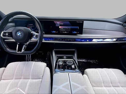 Used 2023 BMW i7 xDrive60 w/ Executive Package 2 AWD/4WD image 15