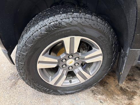 Used 2017 Chevrolet Colorado LT w/ LT Convenience Package image 4