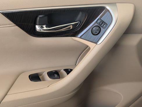 Used 2015 Nissan Altima 3.5 SL FWD image 16
