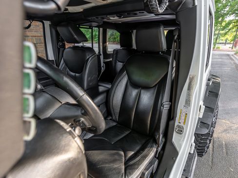 Used 2016 Jeep Wrangler Unlimited Sahara AWD/4WD image 13