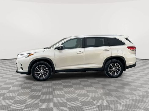 Used 2019 Toyota Highlander XLE image 5