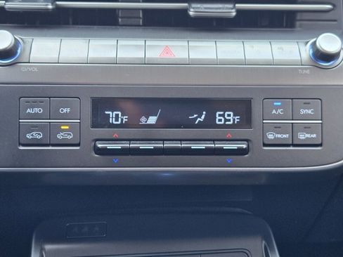 Certified 2025 Hyundai Kona SEL image 18