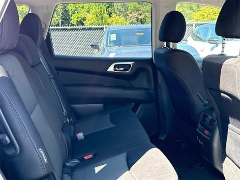 Used 2020 Nissan Pathfinder S image 11