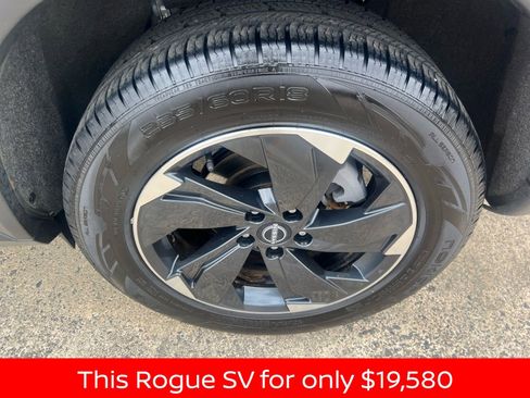 Used 2024 Nissan Rogue SV image 21