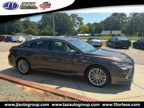 Used 2019 Toyota Avalon Limited w/ All Weather Liner Package FWD image 8