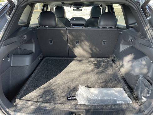 New 2026 Volkswagen Tiguan SE R-Line FWD image 9