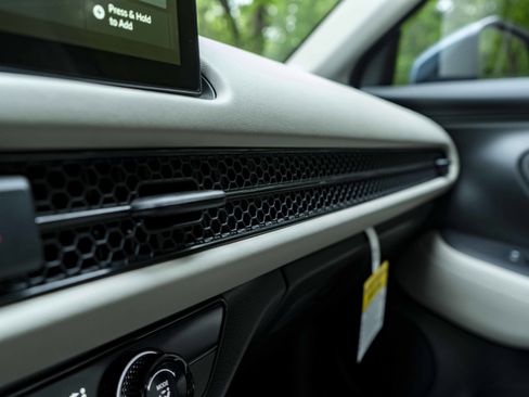 Used 2026 Honda HR-V LX image 32