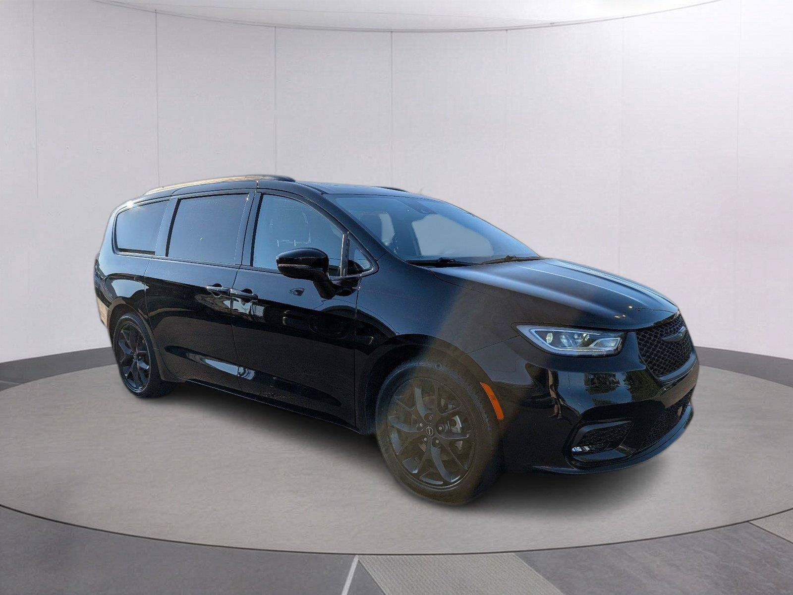 Used 2025 Chrysler Pacifica Limited FWD image 9