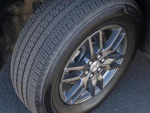 Used 2025 GMC Acadia Elevation image 14