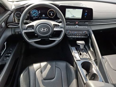 Used 2025 Hyundai Elantra Limited FWD image 11