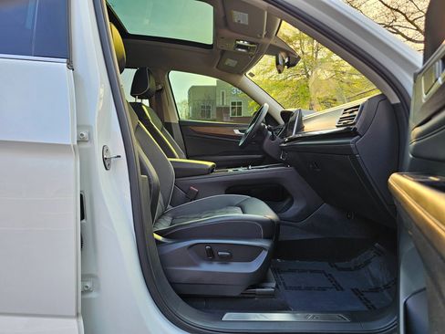 Used 2024 Volkswagen Atlas SEL Premium R-Line image 11