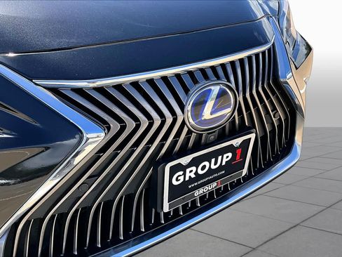 Used 2021 Lexus ES 300h Ultra Luxury w/ Accessory Package 2 FWD image 30