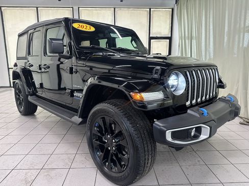 Used 2023 Jeep Wrangler Unlimited Sahara w/ Cold Weather Group AWD/4WD image 2