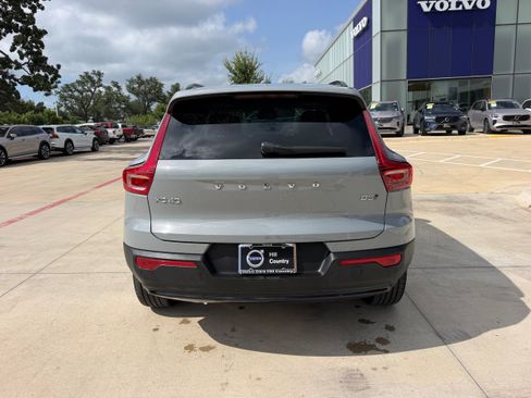 Certified 2026 Volvo XC40 B5 Plus AWD/4WD image 5