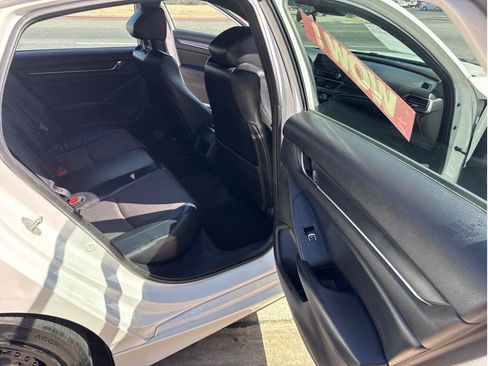 Used 2018 Honda Accord Sport image 9