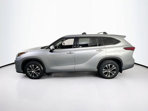 Used 2022 Toyota Highlander XLE image 8