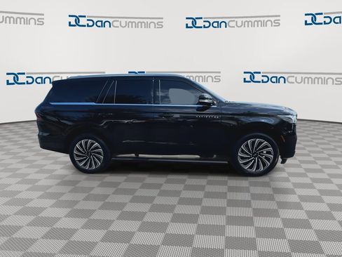 Used 2025 Lincoln Navigator Black Label image 9