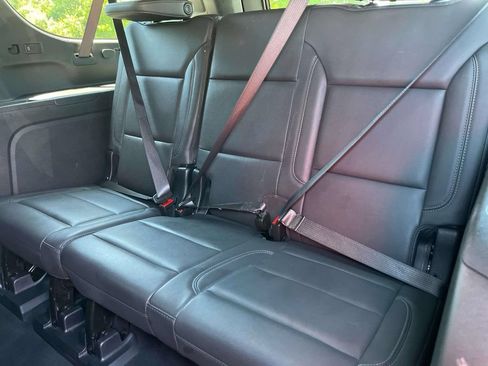 Used 2025 Chevrolet Suburban Z71 AWD/4WD image 29