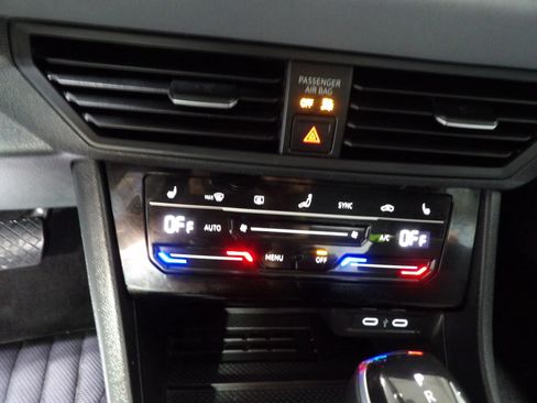 Used 2026 Volkswagen Jetta SE FWD image 20