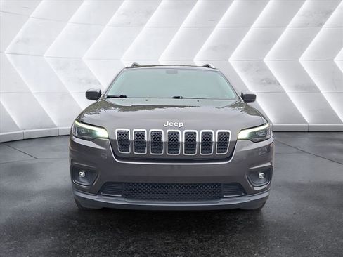 Used 2019 Jeep Cherokee Latitude Plus w/ Cold Weather Group image 8