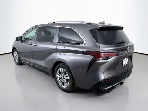 Used 2023 Toyota Sienna Limited AWD/4WD image 5