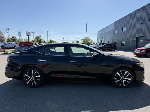Used 2023 Nissan Maxima SL FWD image 2