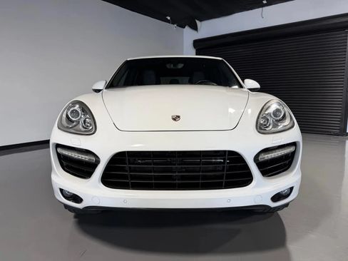 Used 2014 Porsche Cayenne Platinum Edition AWD/4WD image 2