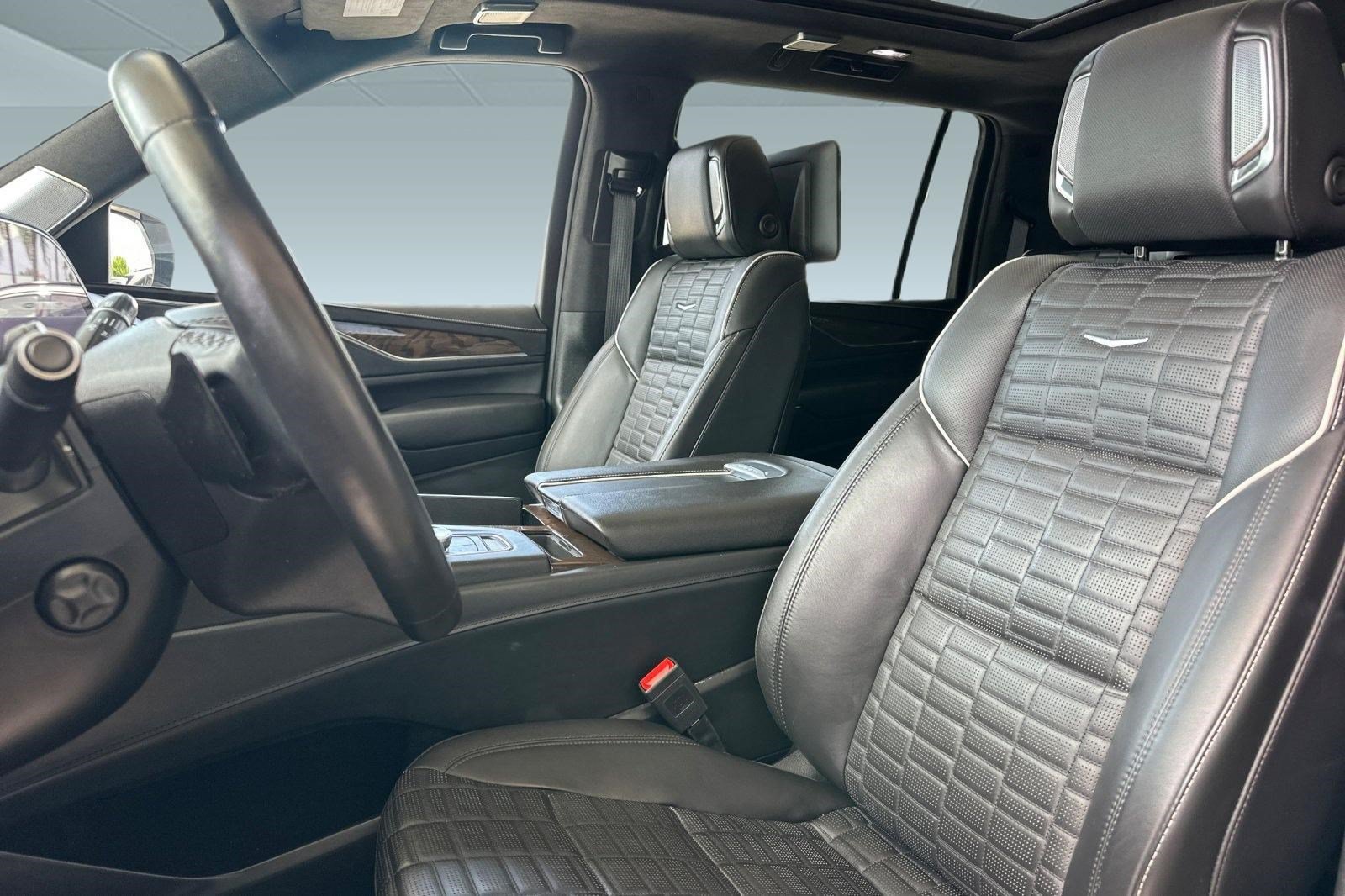 Used 2024 Cadillac Escalade ESV Sport Platinum w/ LPO, ONYX Package AWD/4WD image 5