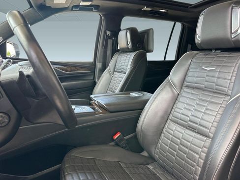 Used 2024 Cadillac Escalade ESV Sport Platinum w/ LPO, ONYX Package AWD/4WD image 5